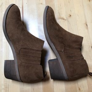 Suede type booties